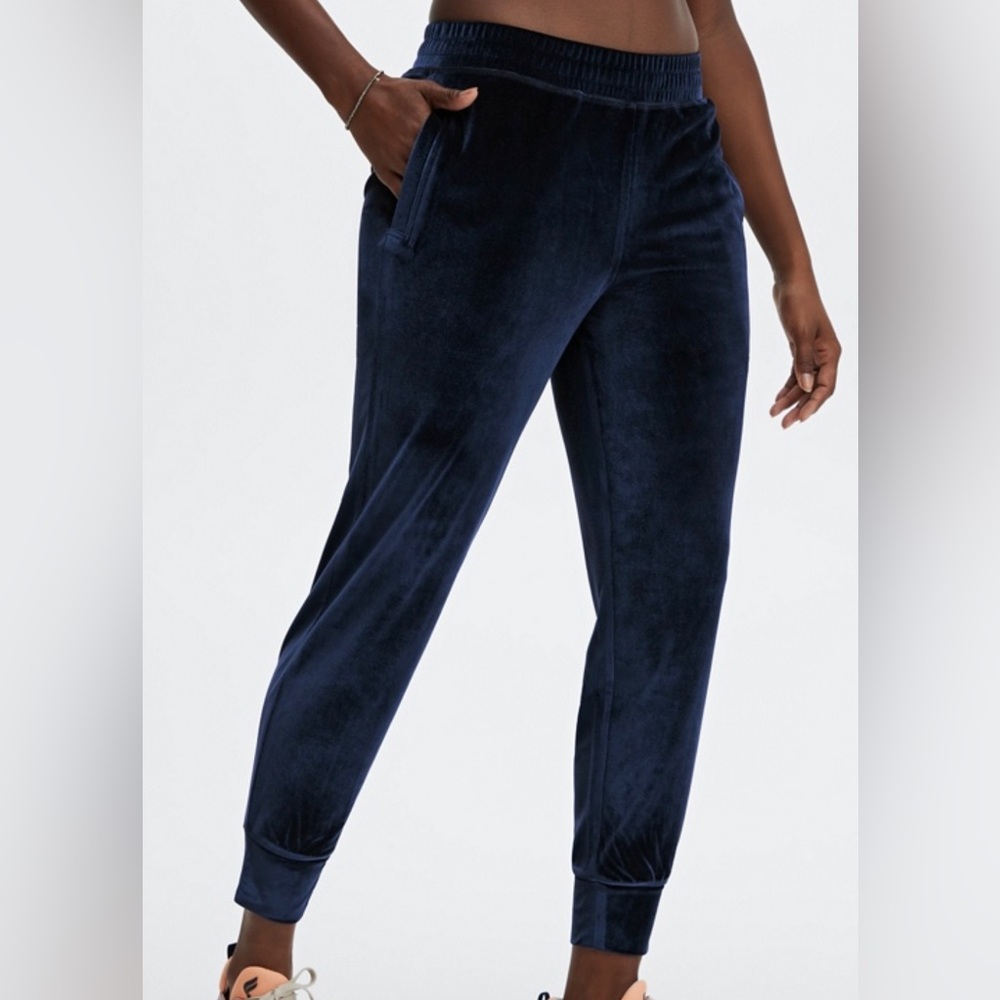 Fabletics Women’s Navy Daria Velour Joggers size medium NWT